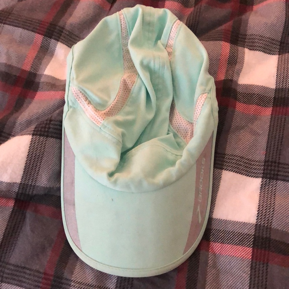 Brooks running hat